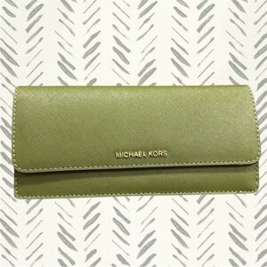 Michael Kors Jet Set Large Saffiano Leather Snap-Front Wallet